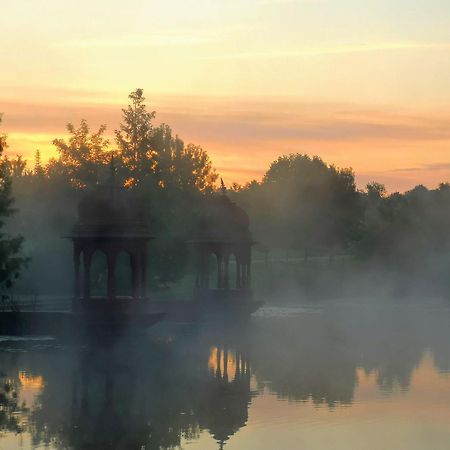 Gurudeva Bhavan Somogyvamos Bagian luar foto